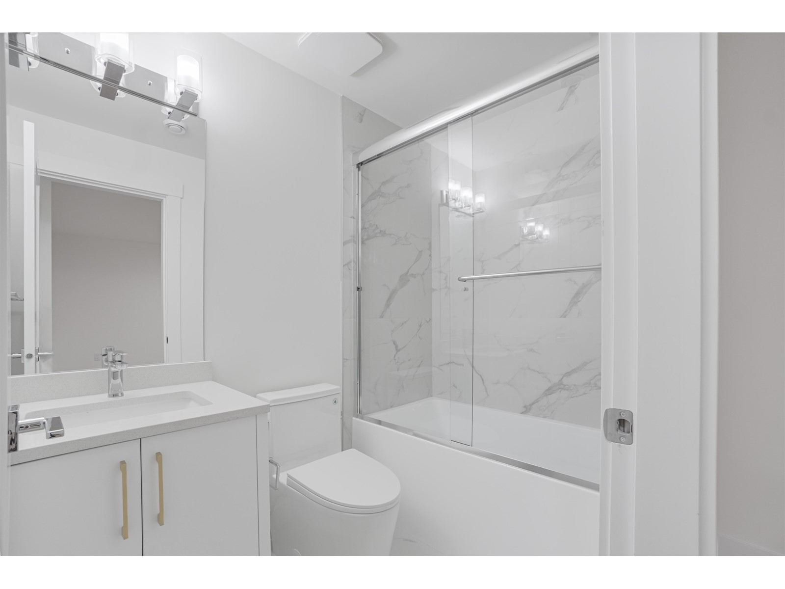 20488 75 Avenue Property Photo 11