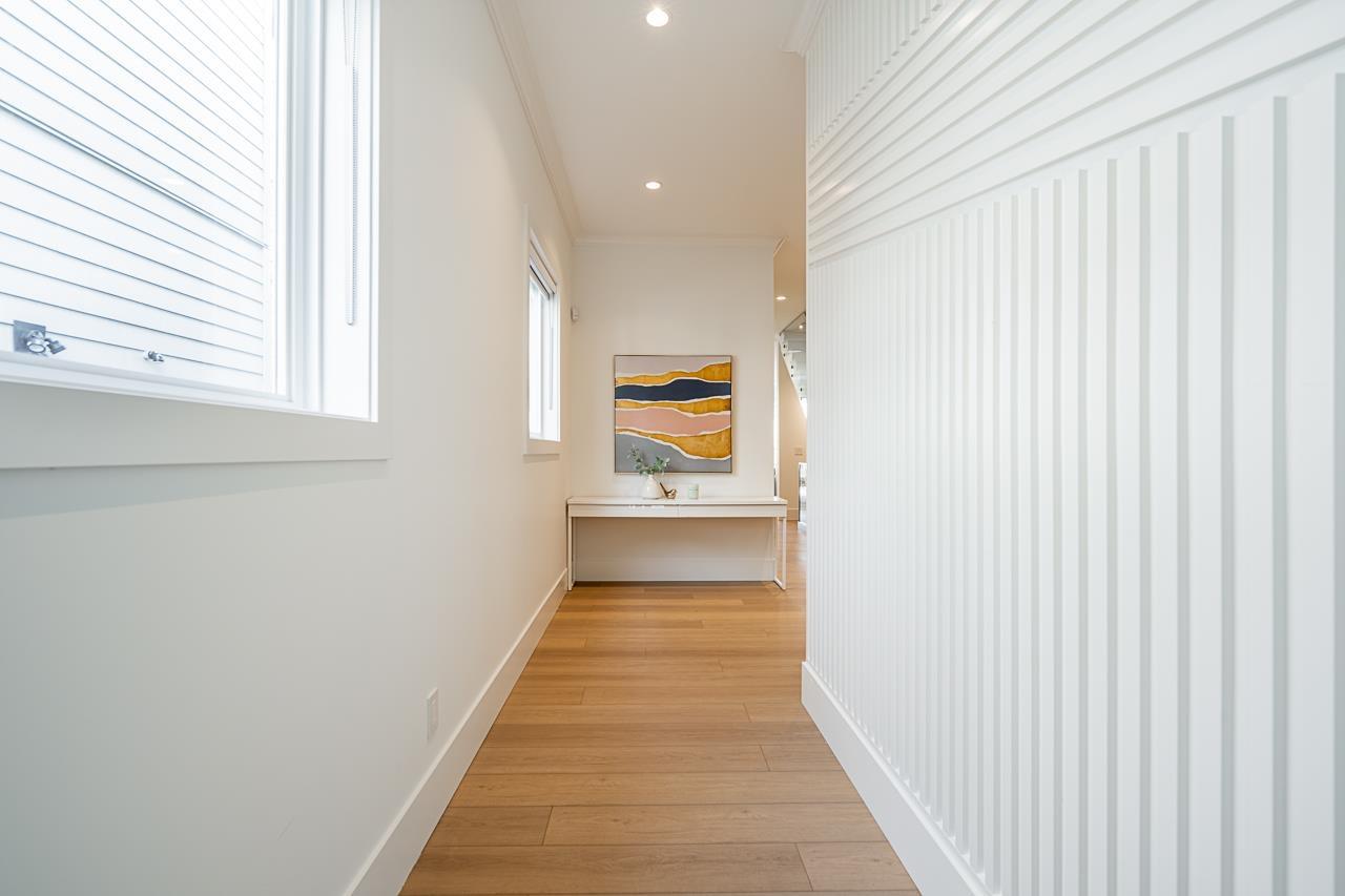 7458 115 Street Property Photo 2