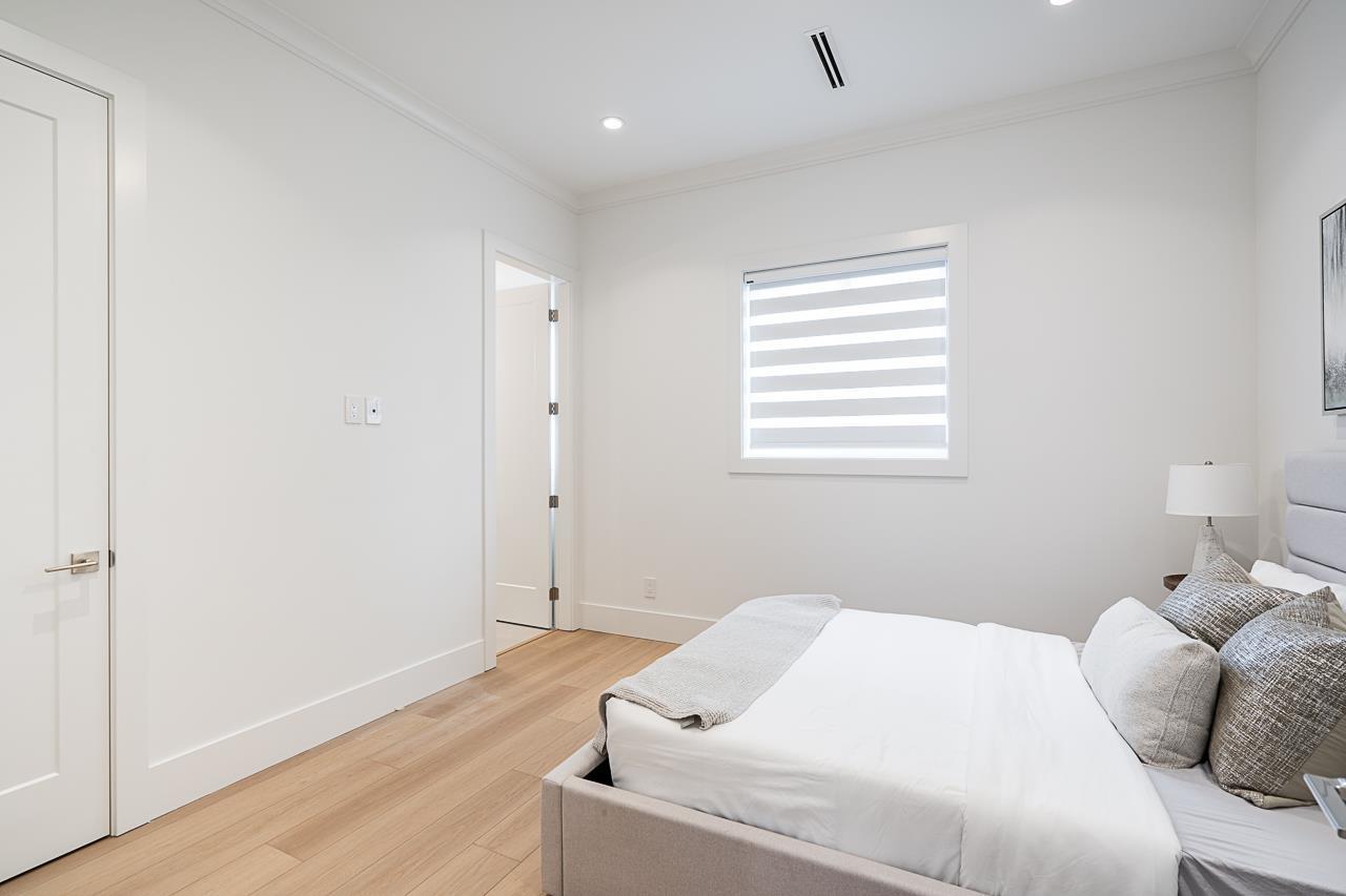 7458 115 Street Property Photo 9