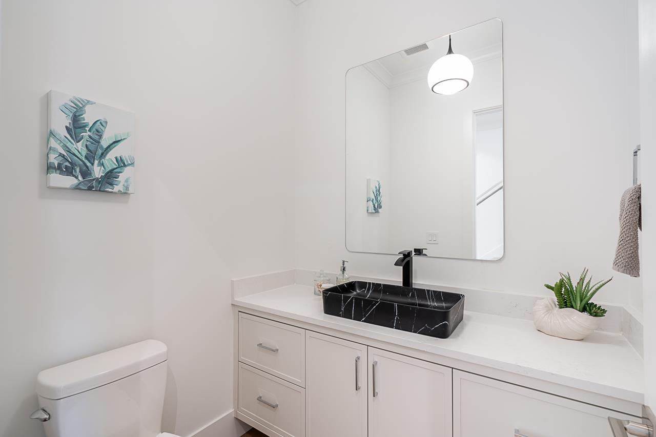 7458 115 Street Property Photo 11