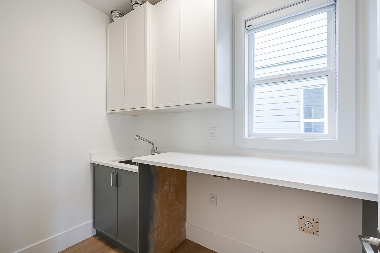 7458 115 Street Property Photo 12