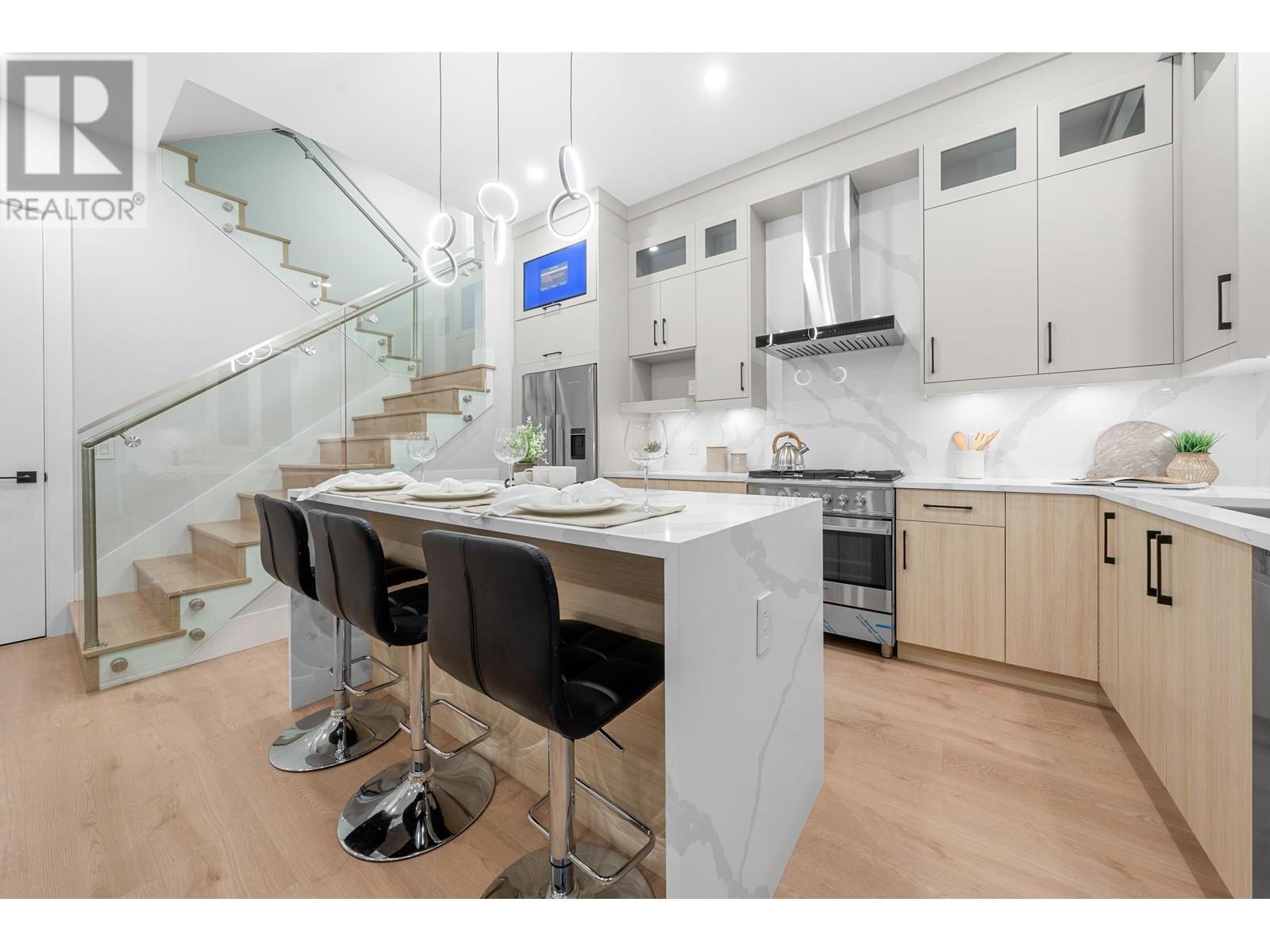 2 4178 Slocan Street Property Photo 11