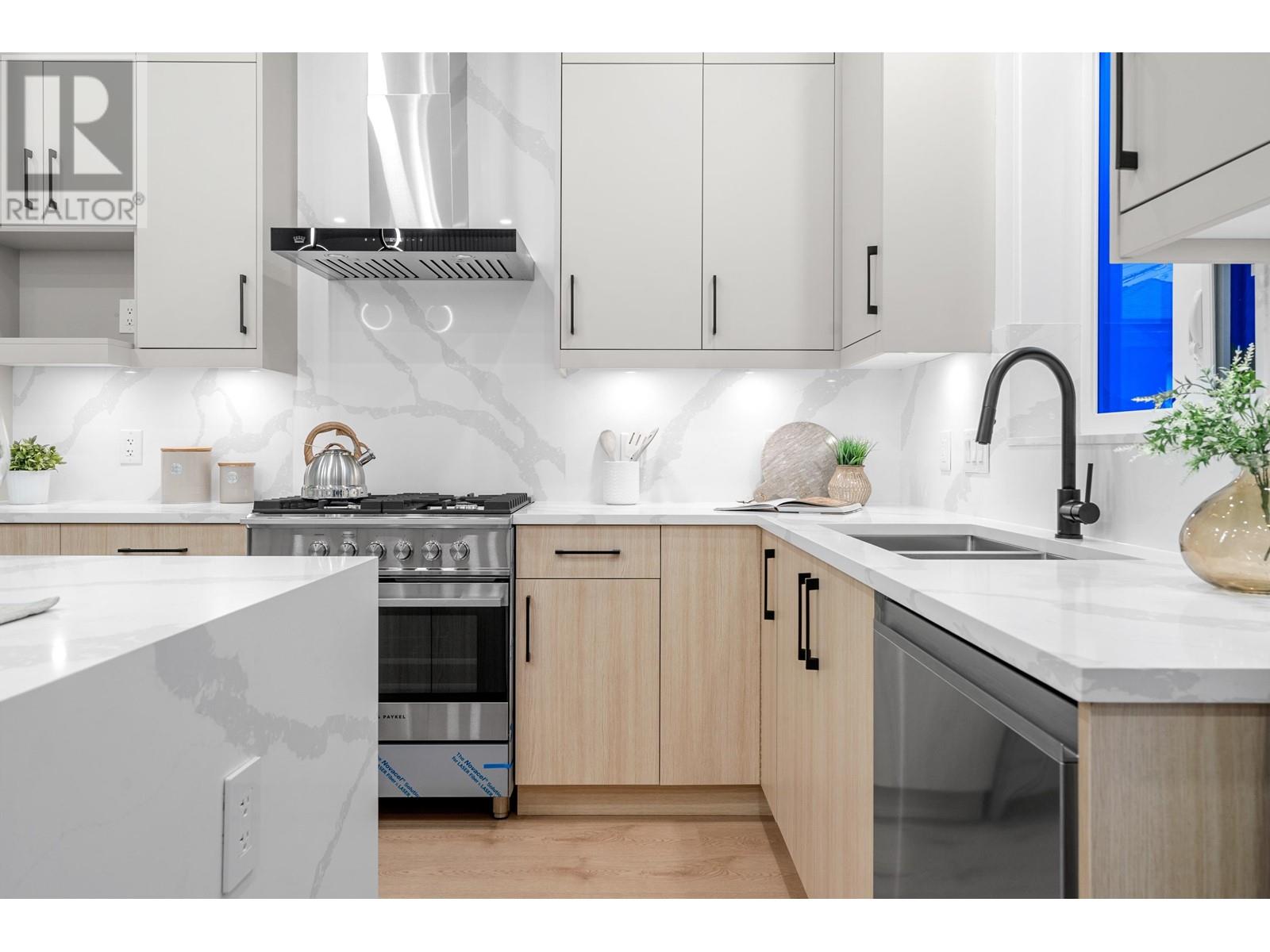 2 4178 Slocan Street Property Photo 12