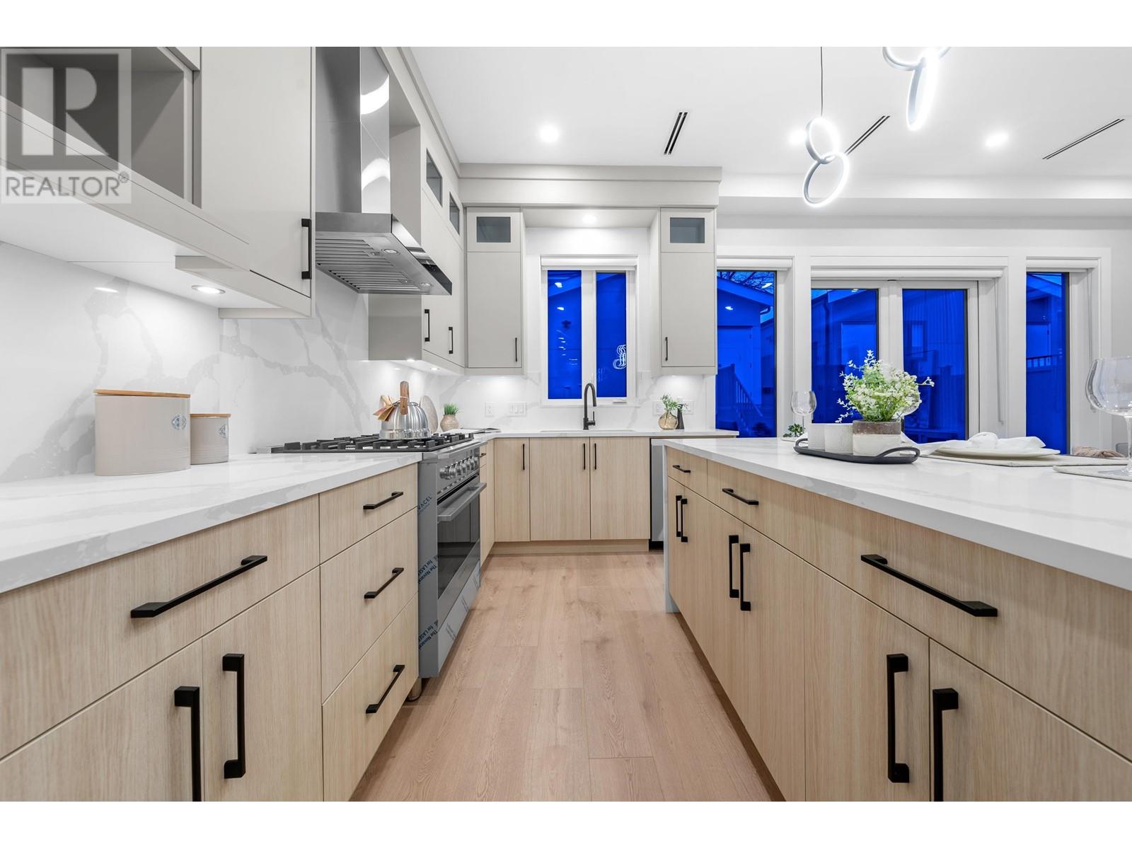 2 4178 Slocan Street Property Photo 14