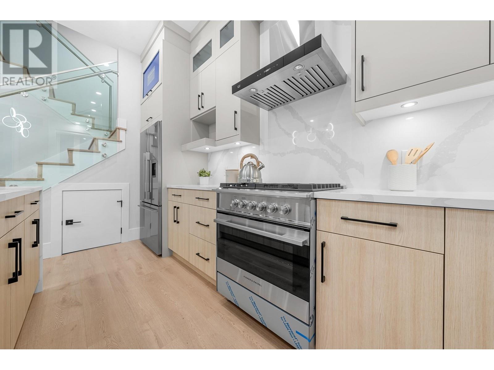 2 4178 Slocan Street Property Photo 15