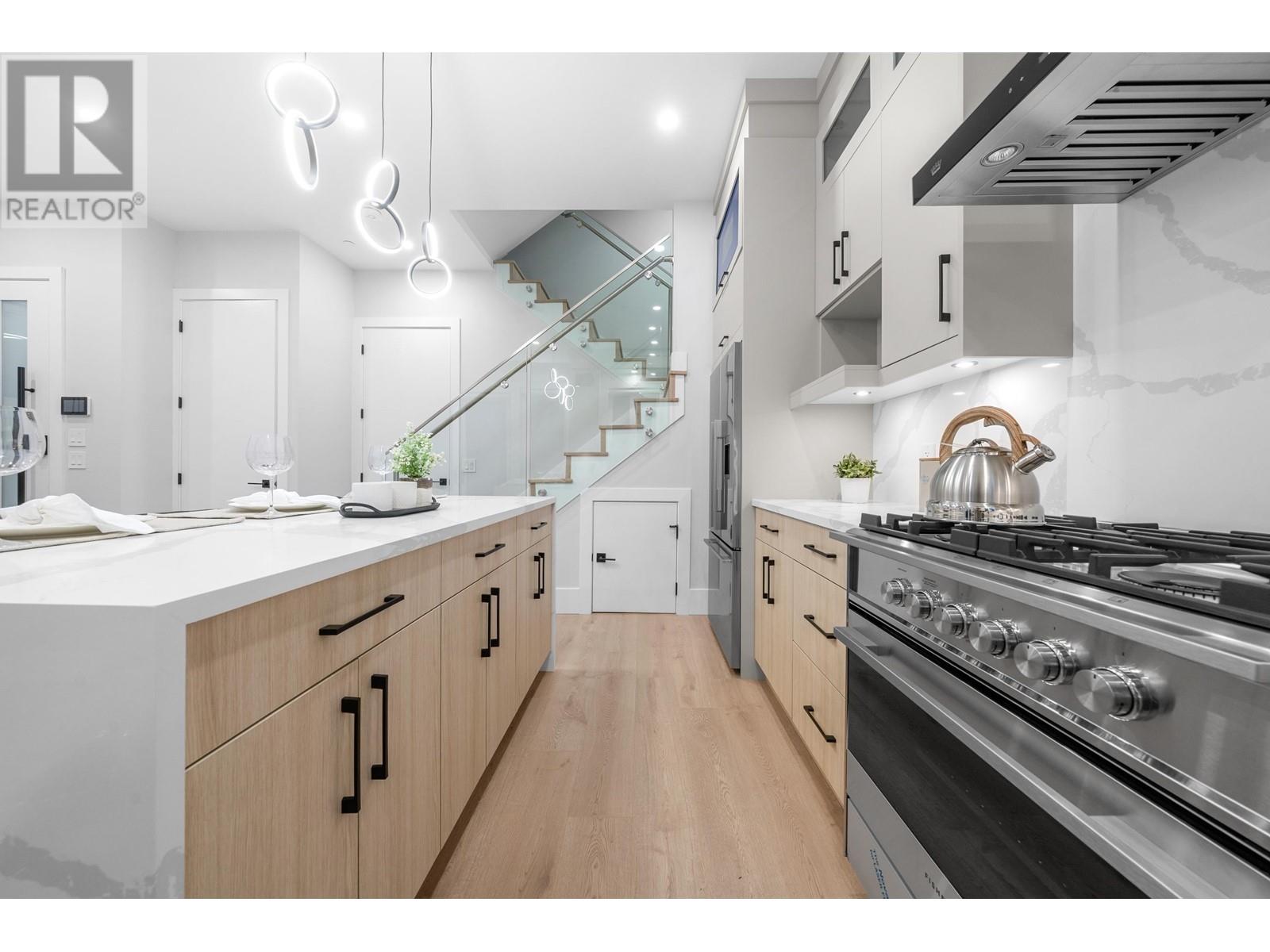 2 4178 Slocan Street Property Photo 16