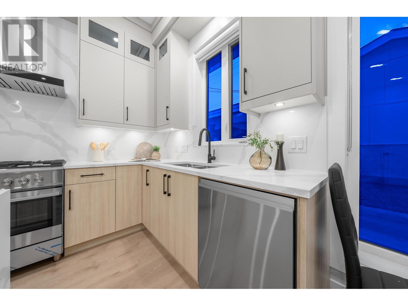 2 4178 Slocan Street Property Photo 17