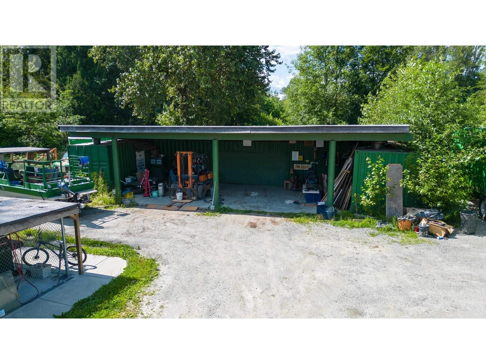 23519 Lougheed Highway Property Photo 12