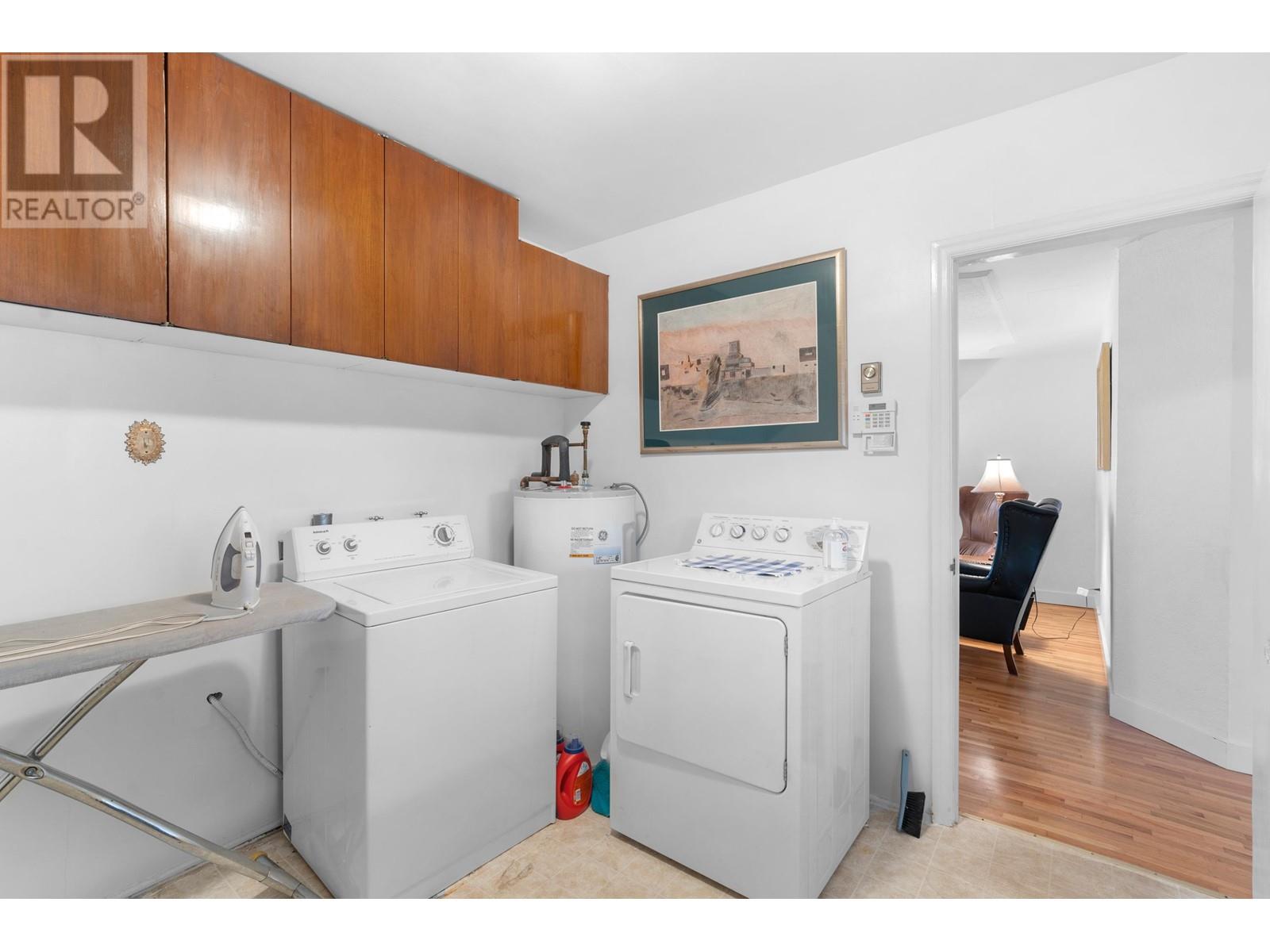 125 E 48th Avenue Property Photo 18