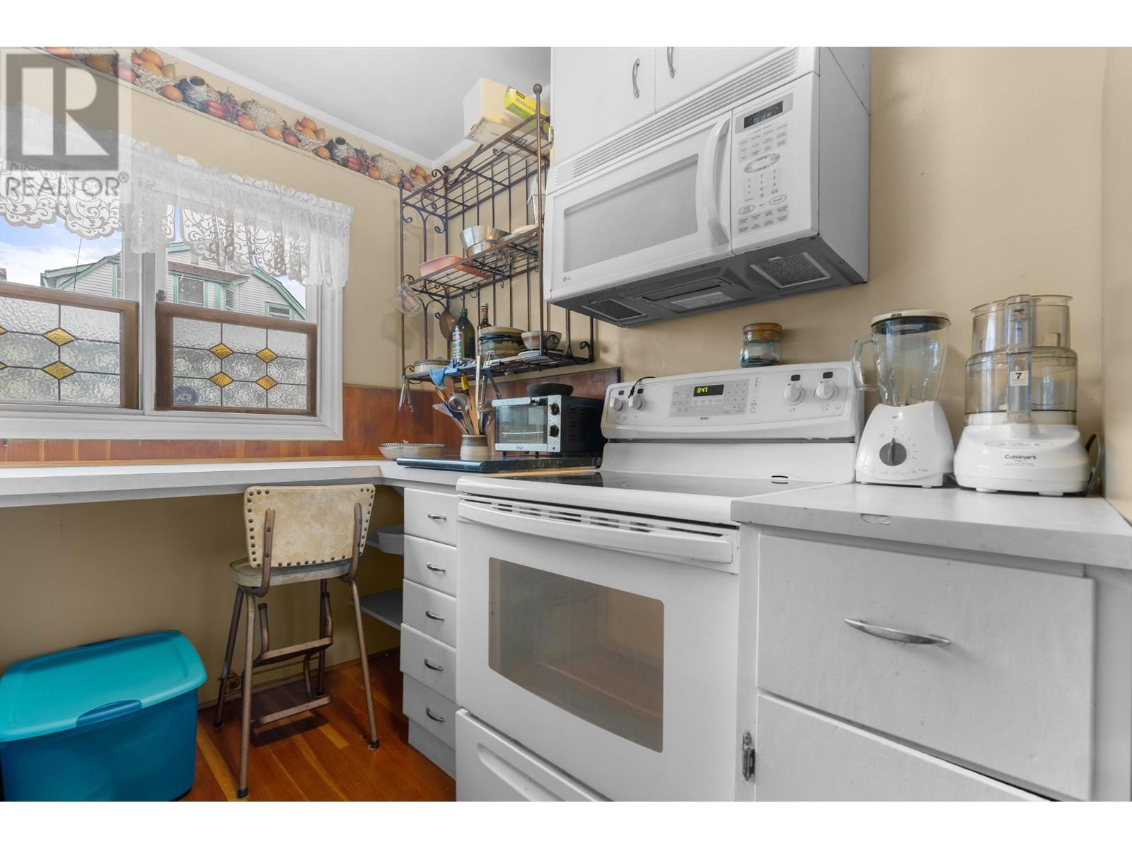125 E 48th Avenue Property Photo 19