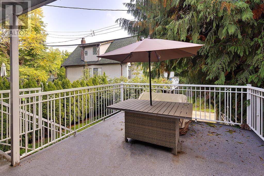 2318 Macdonald Street Property Photo 6