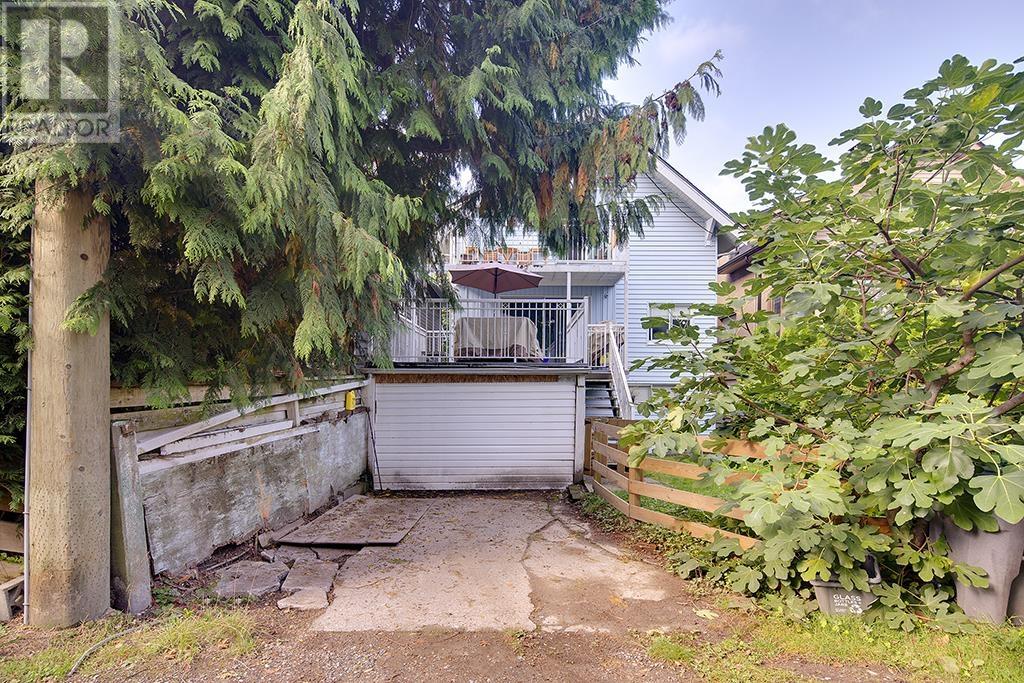 2318 Macdonald Street Property Photo 9