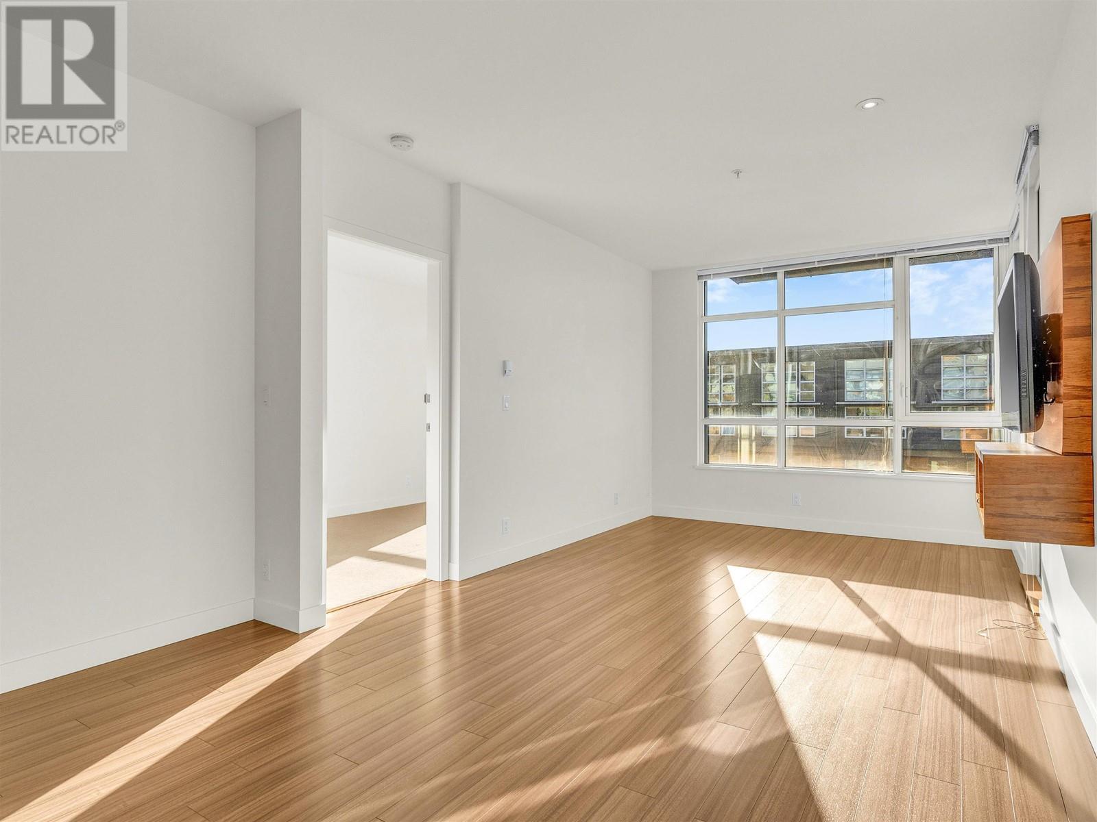 301 9150 University High Street Property Photo 1