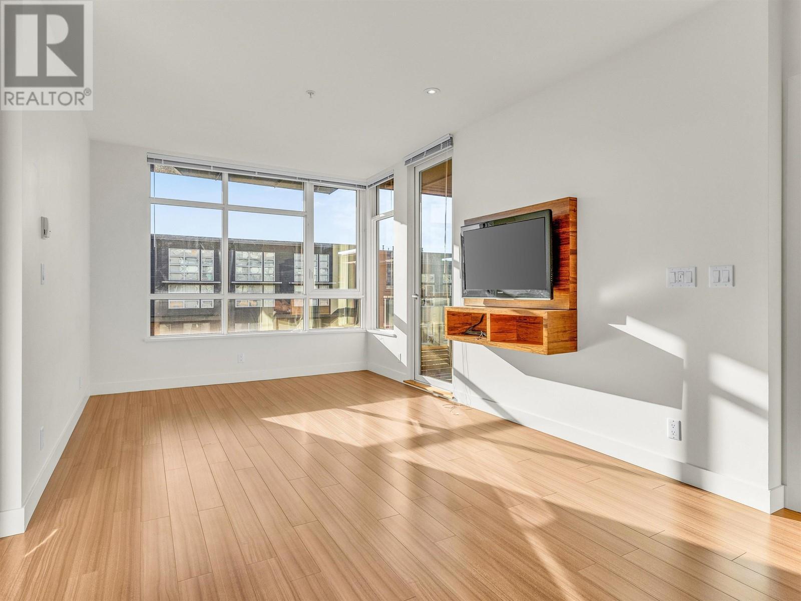 301 9150 University High Street Property Photo 3