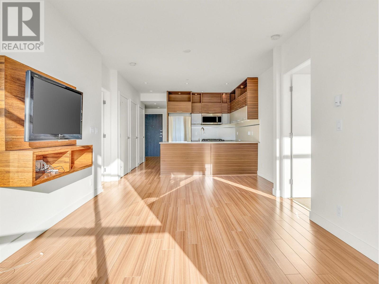 301 9150 University High Street Property Photo 4