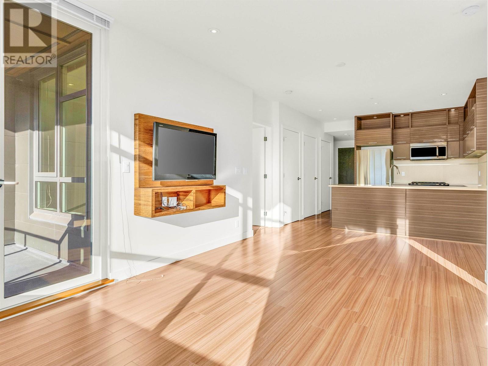301 9150 University High Street Property Photo 5
