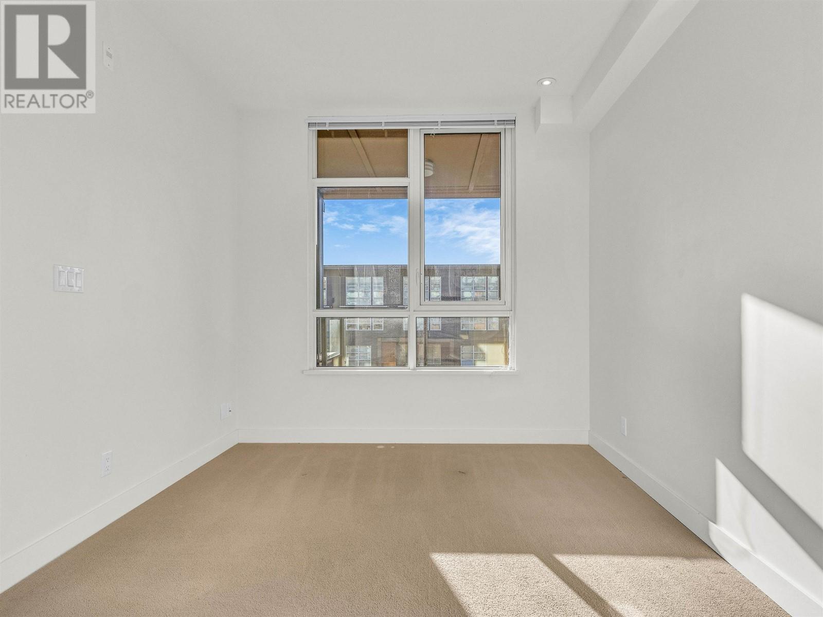 301 9150 University High Street Property Photo 14