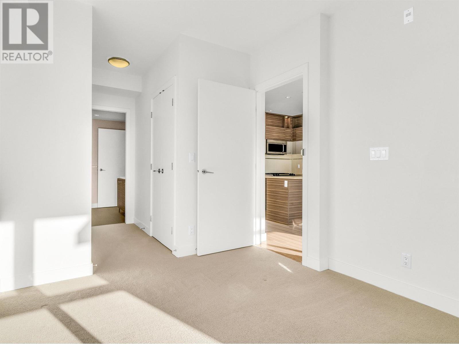301 9150 University High Street Property Photo 16