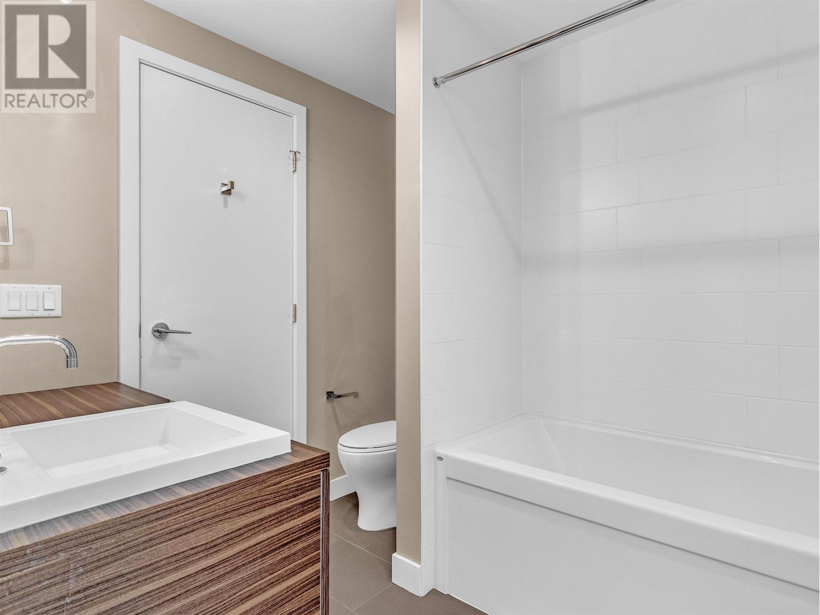 301 9150 University High Street Property Photo 17