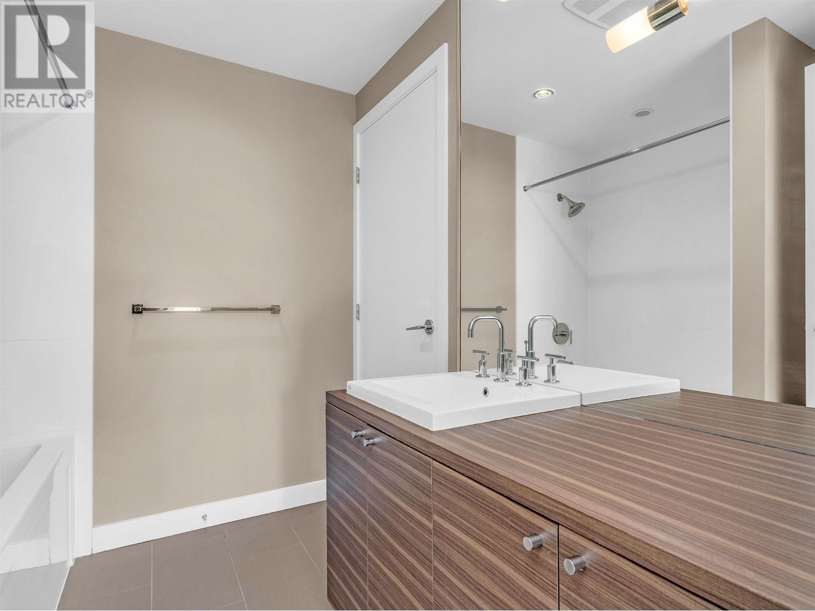 301 9150 University High Street Property Photo 18