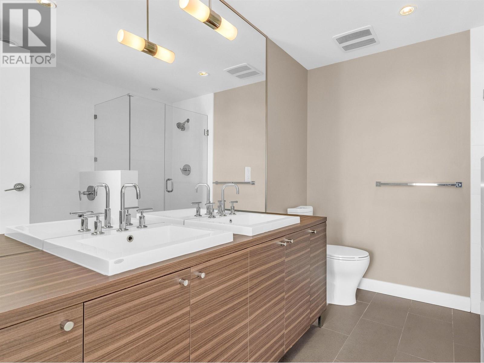 301 9150 University High Street Property Photo 23