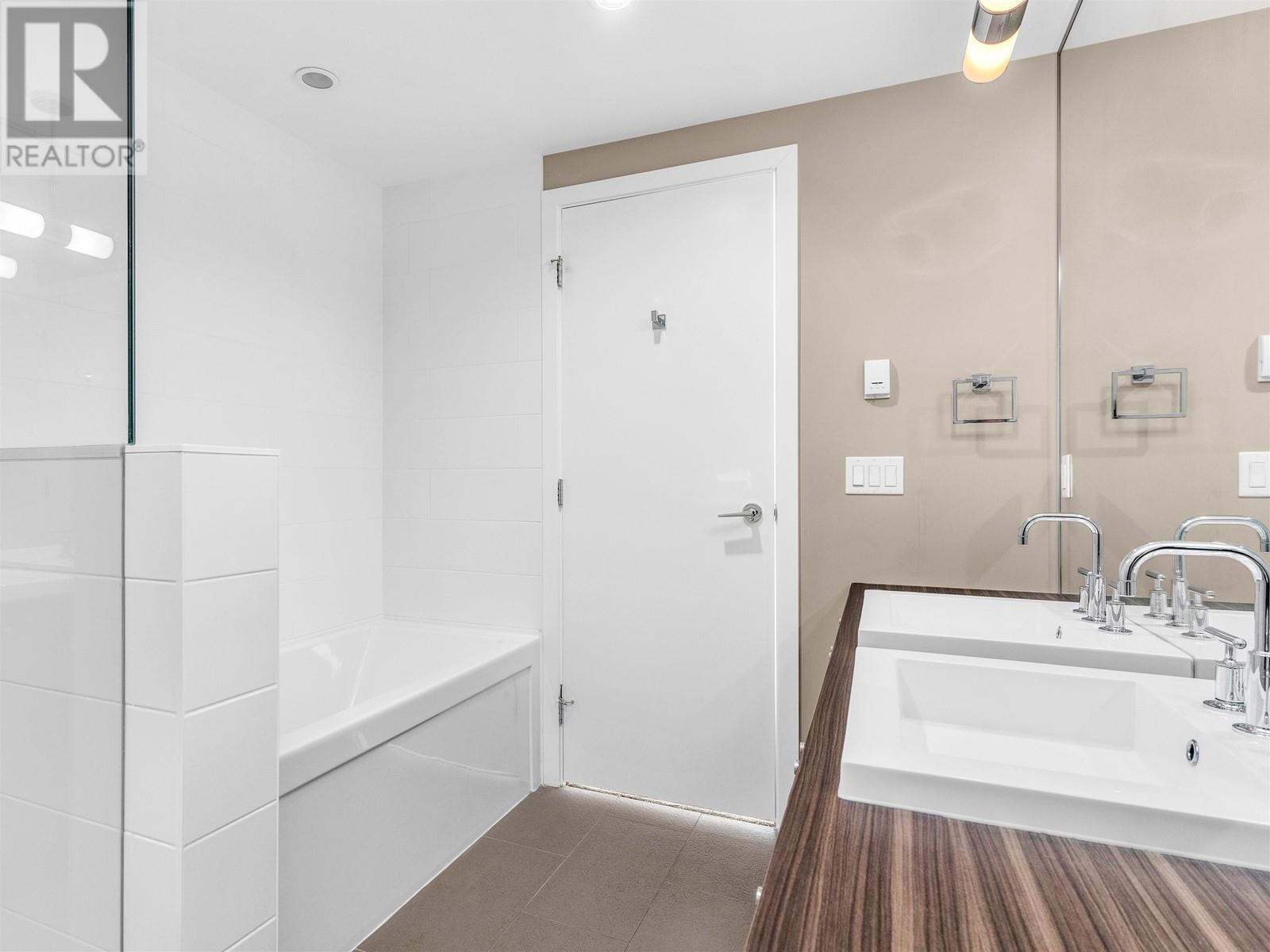 301 9150 University High Street Property Photo 24