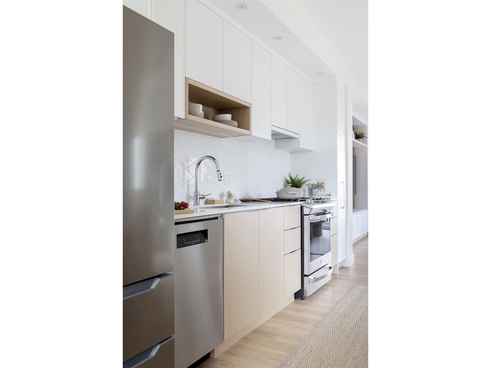 171 2350 165 Street Property Photo 3