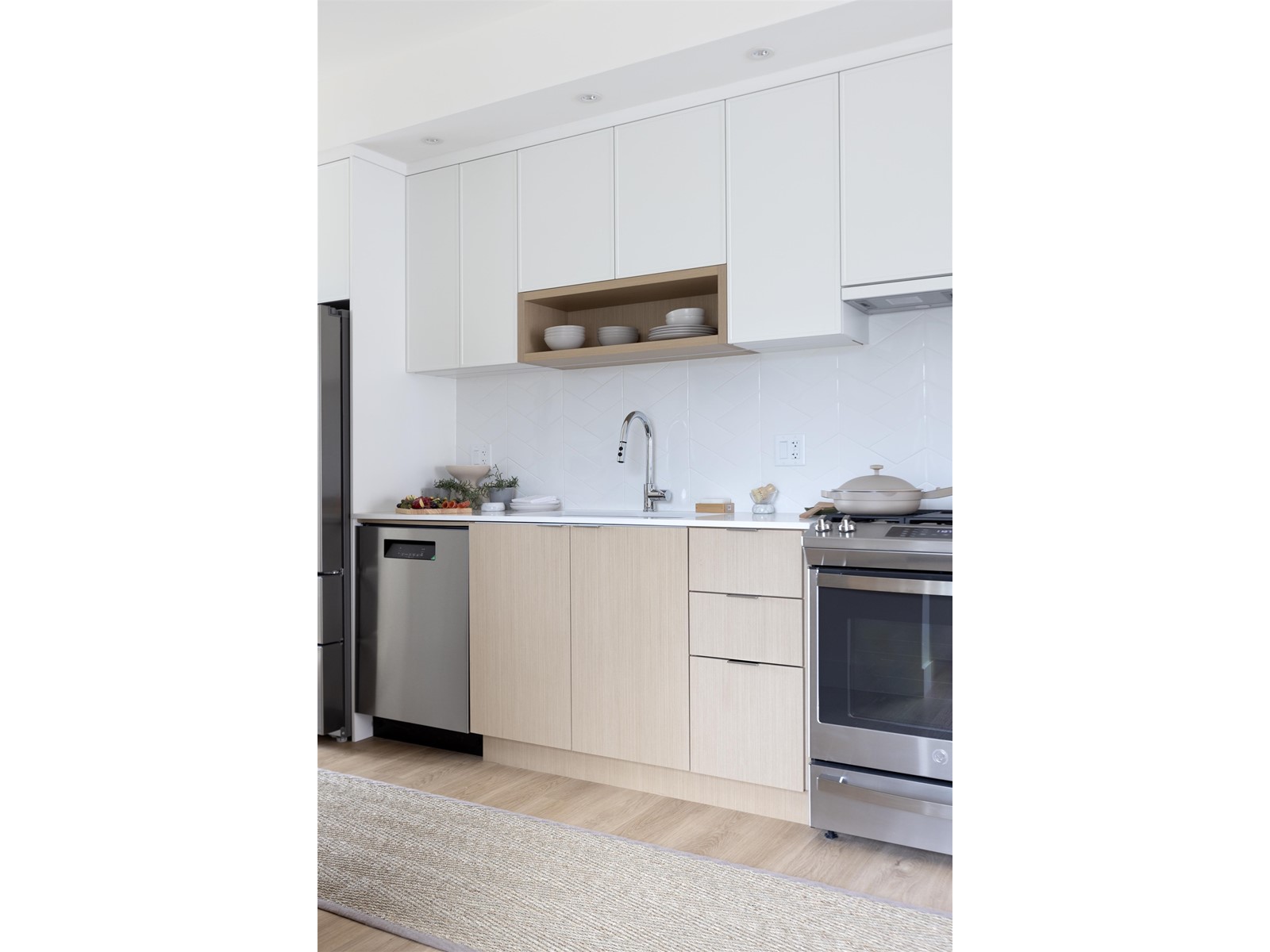 171 2350 165 Street Property Photo 4