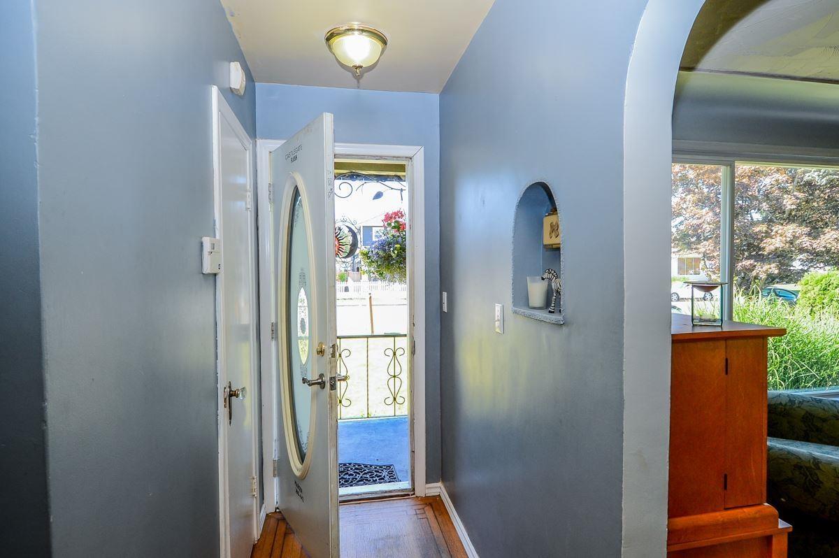46496 Mayfair Avenue Property Photo 2