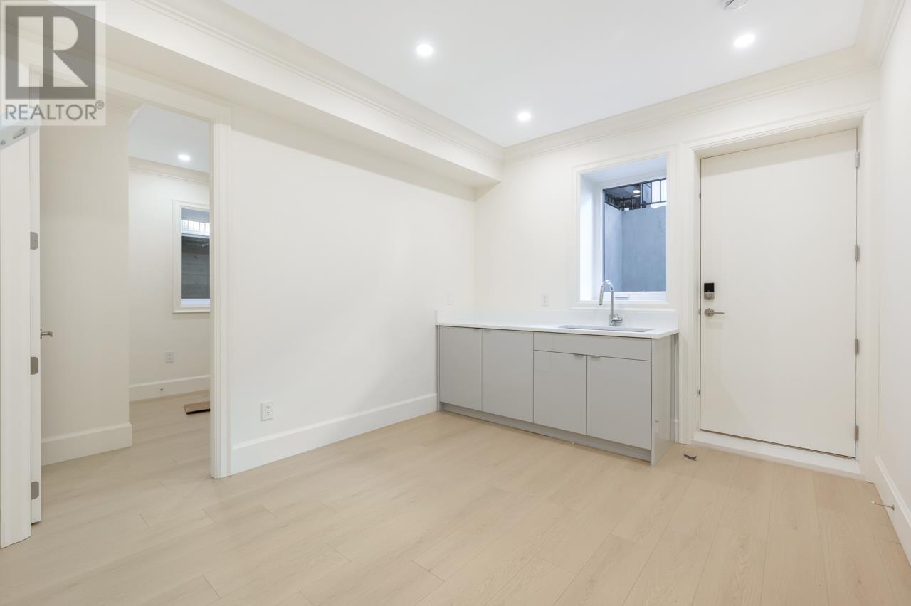 6173 Aubrey Street Property Photo 15