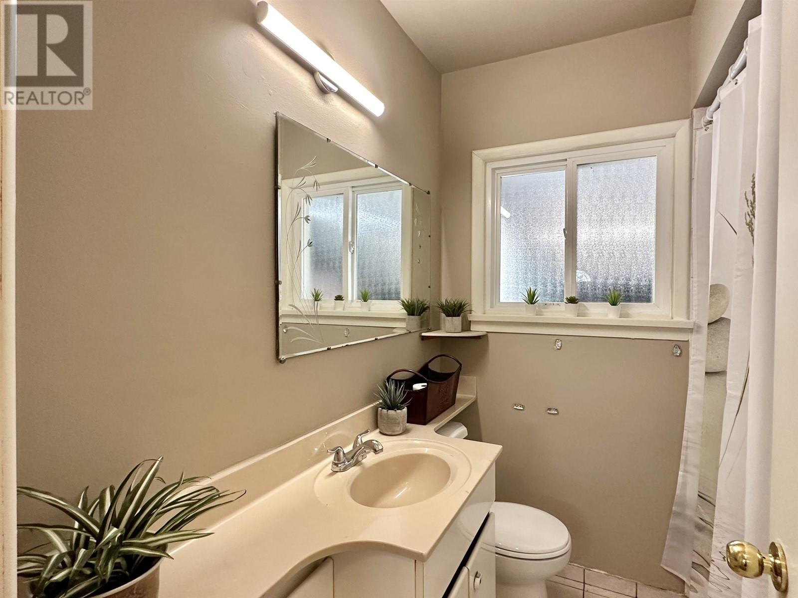 3788 Linwood Street Property Photo 10