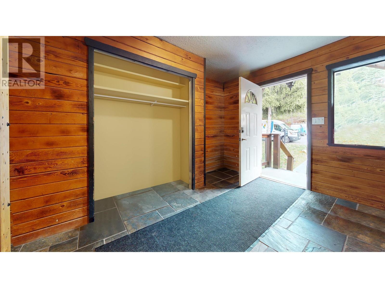 7425 Ambassador Crescent Property Photo 11