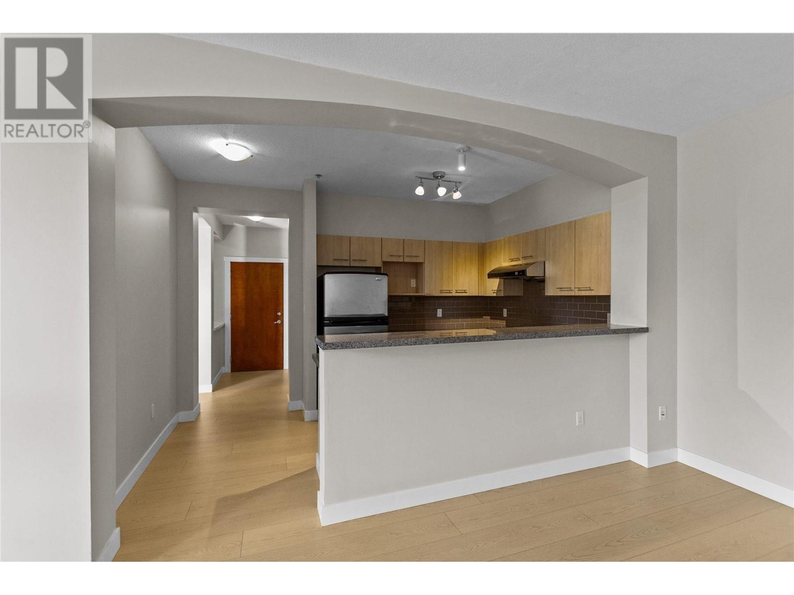 5403 5111 Garden City Road Property Photo 5