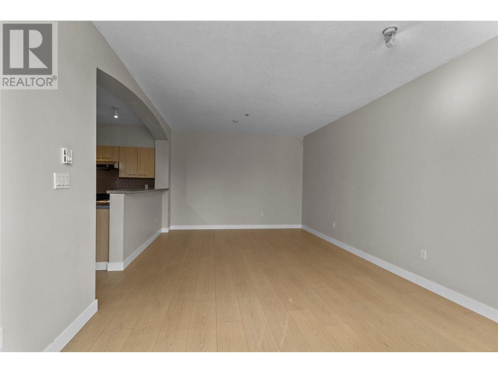 5403 5111 Garden City Road Property Photo 6