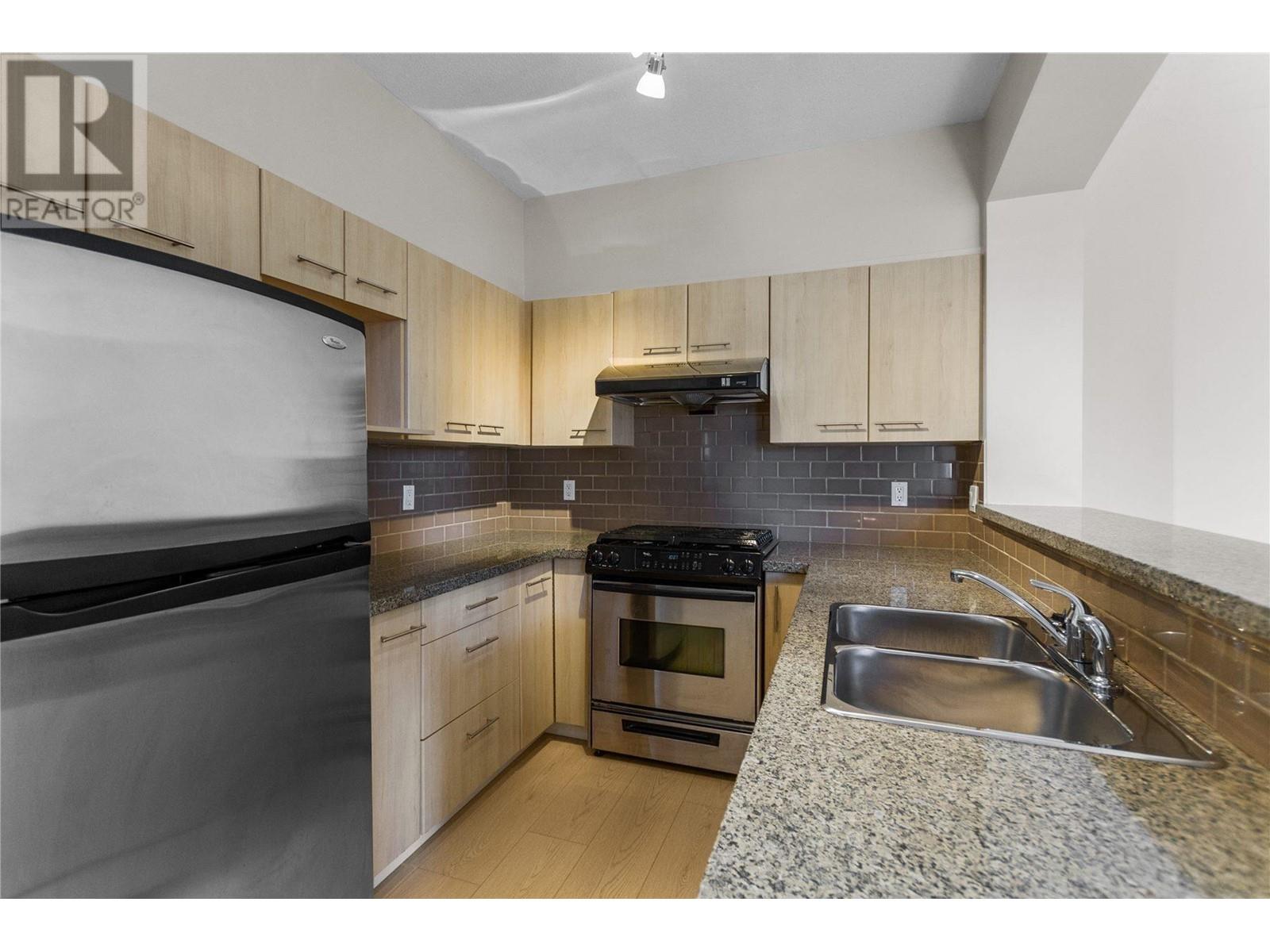 5403 5111 Garden City Road Property Photo 8