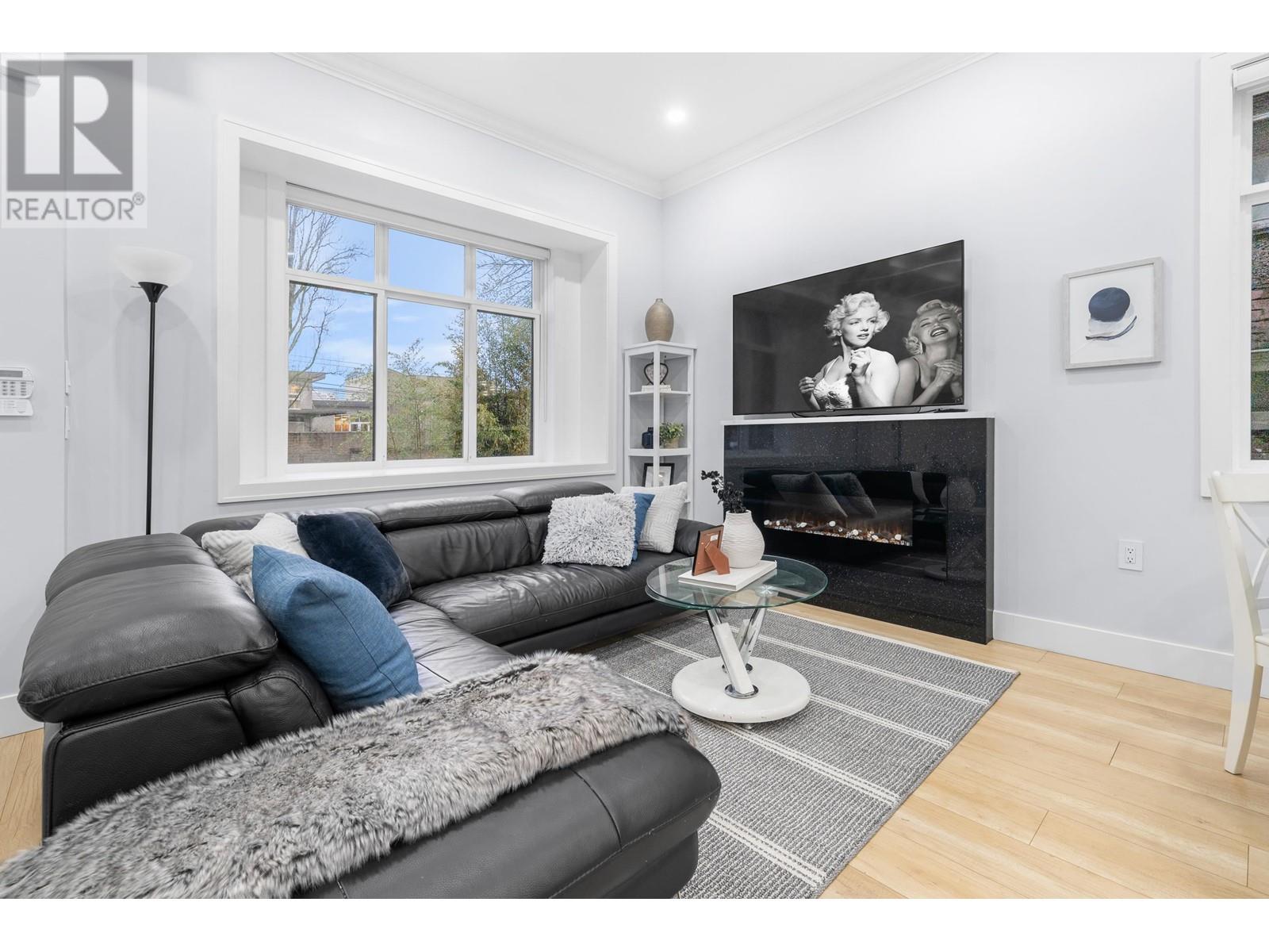 962 RENFREW STREET Property Photo 1