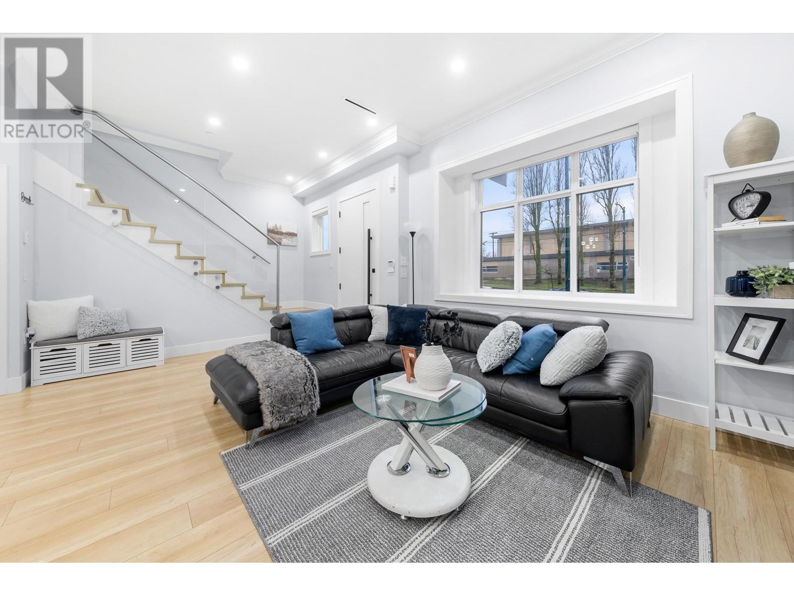 962 Renfrew Street Property Photo 3
