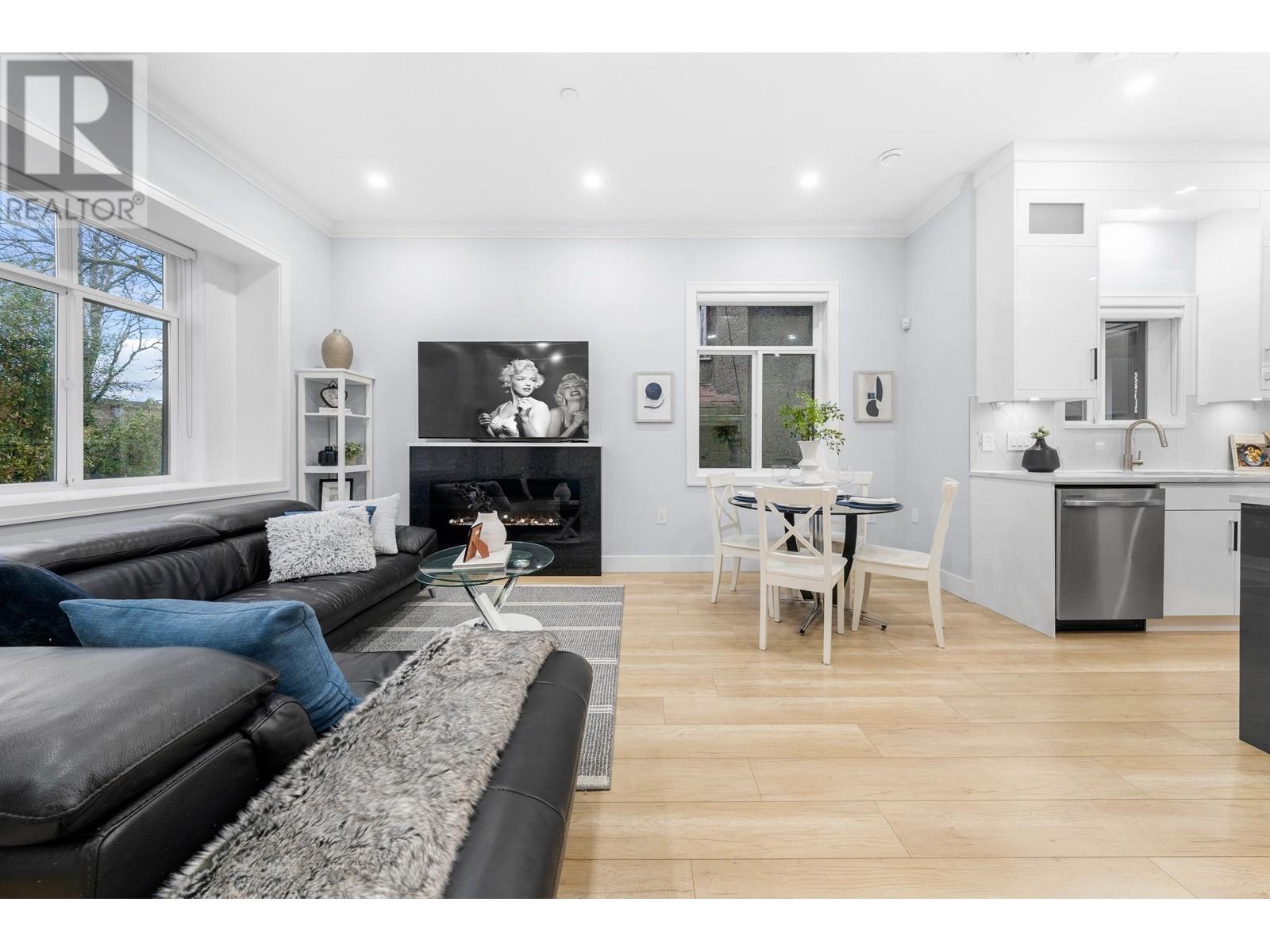 962 Renfrew Street Property Photo 4