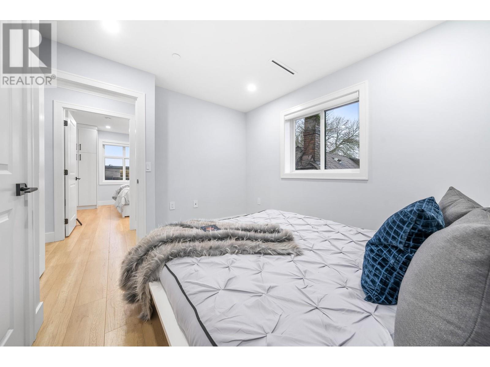 962 Renfrew Street Property Photo 12