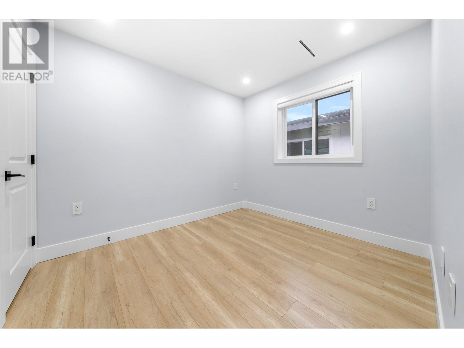 962 Renfrew Street Property Photo 13