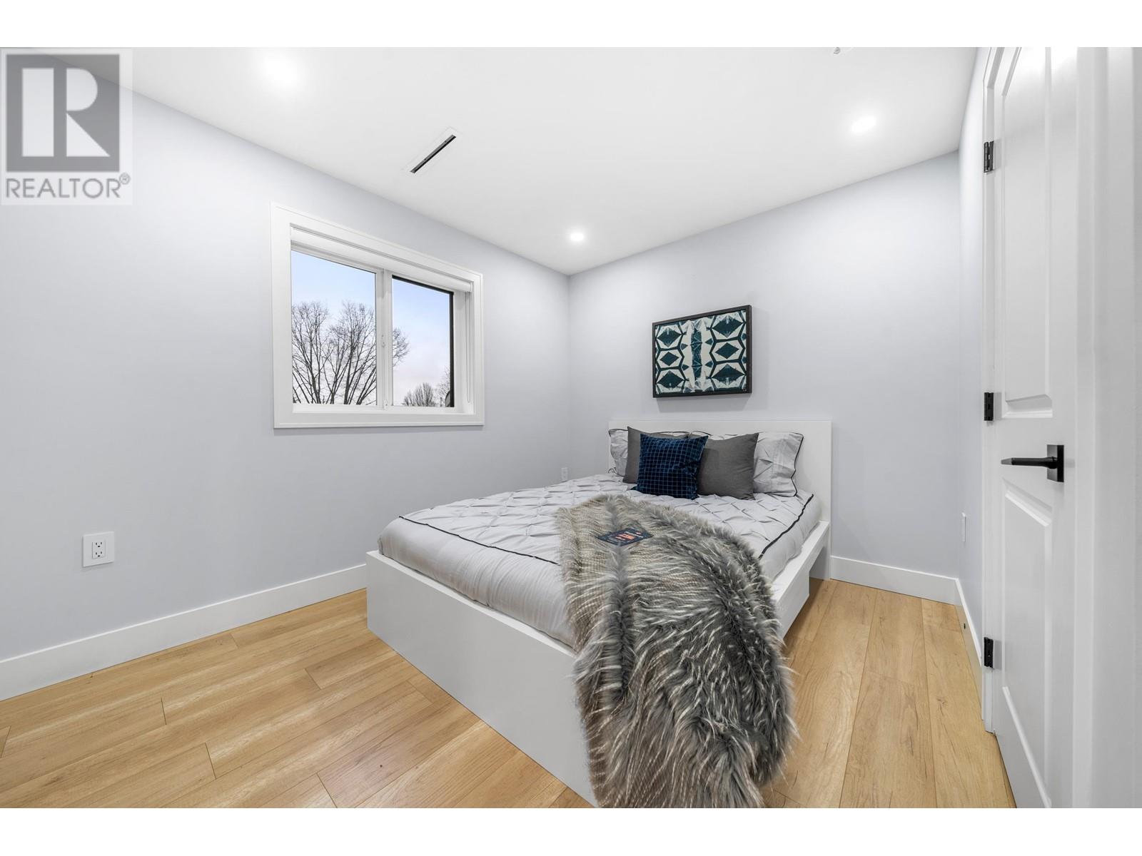 962 Renfrew Street Property Photo 31