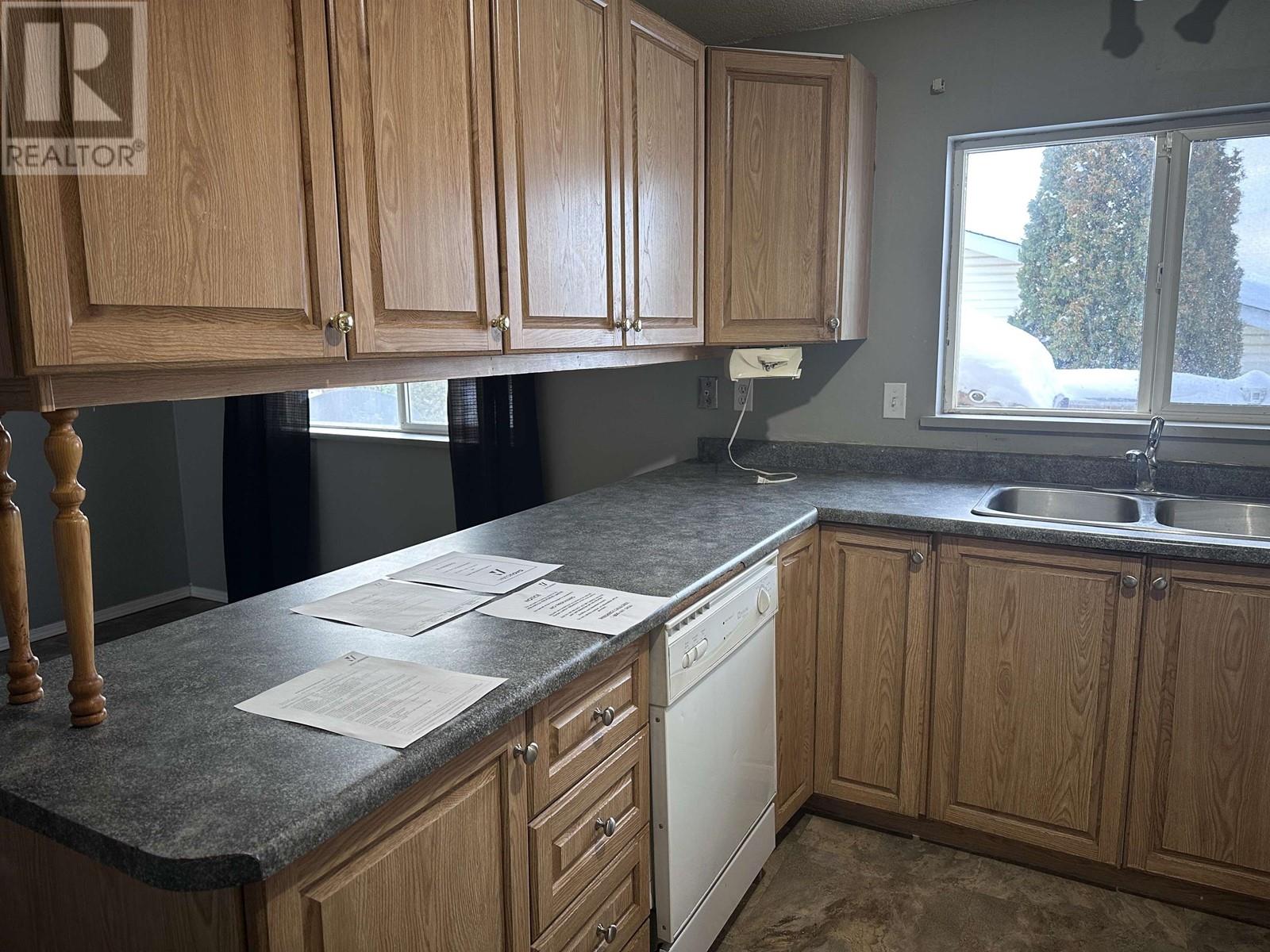5217 45 Street Property Photo 6