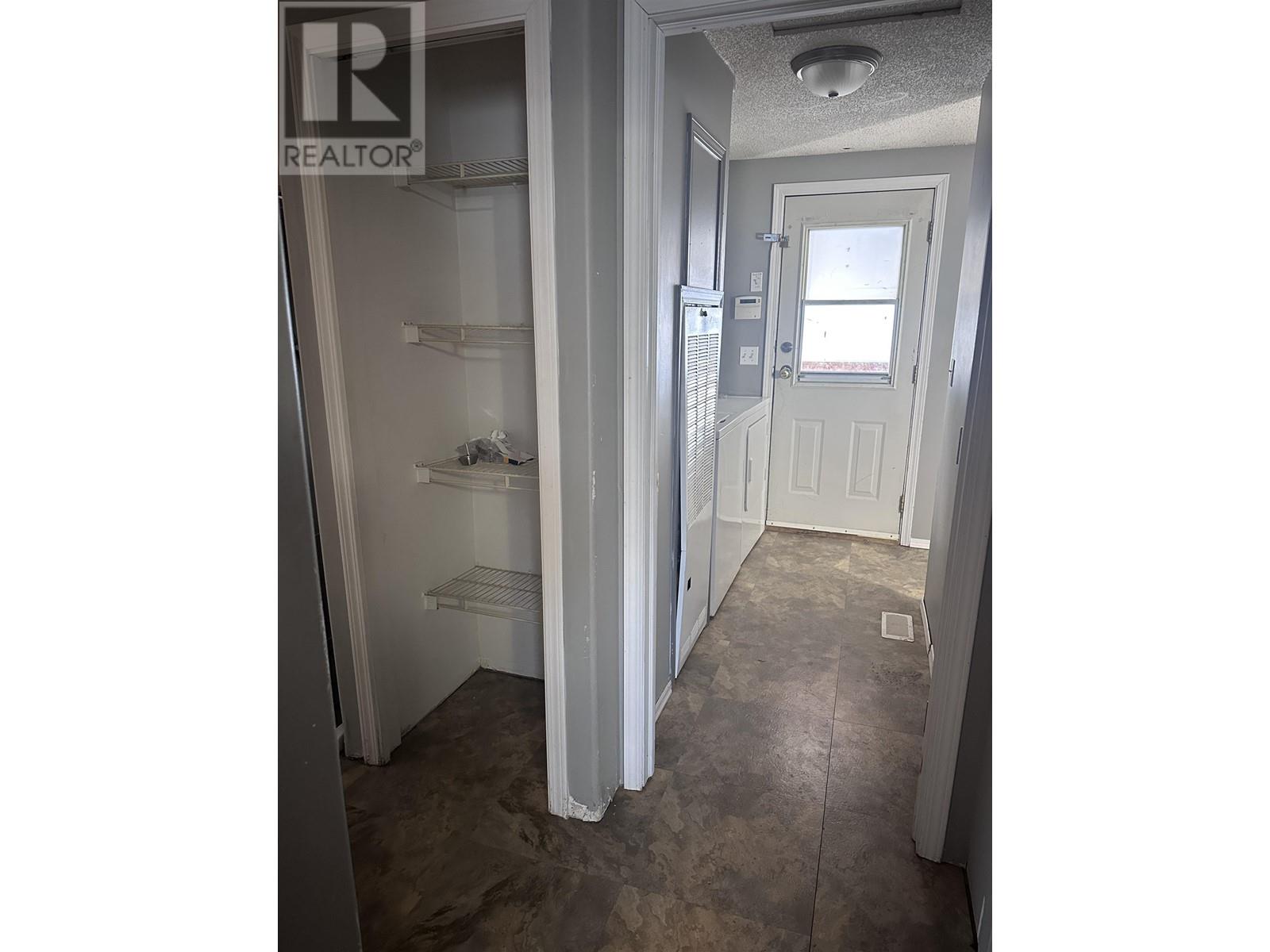 5217 45 Street Property Photo 8