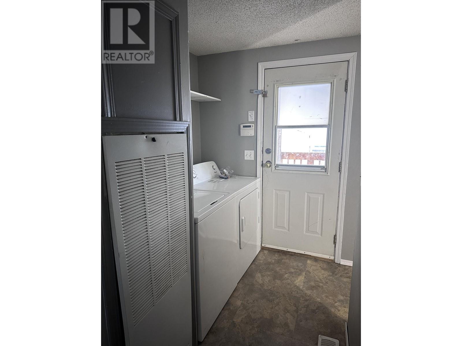 5217 45 Street Property Photo 9