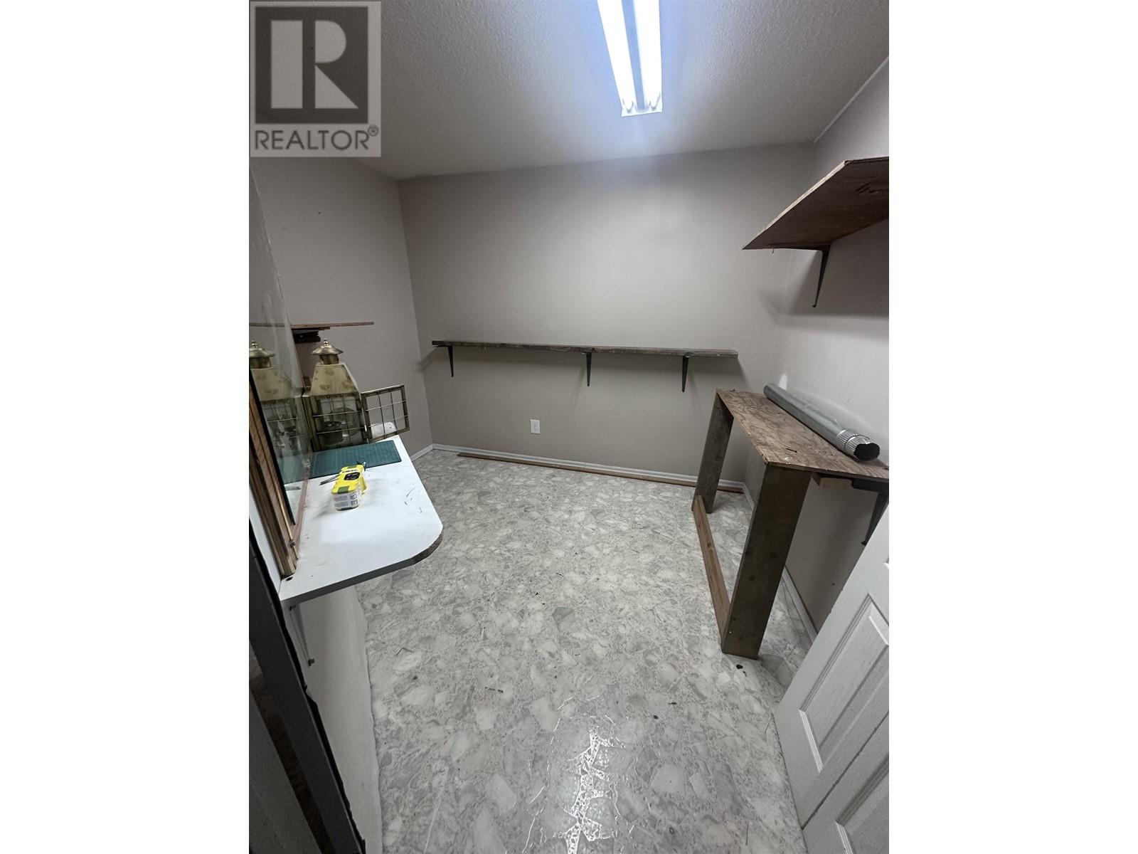 5217 45 Street Property Photo 17