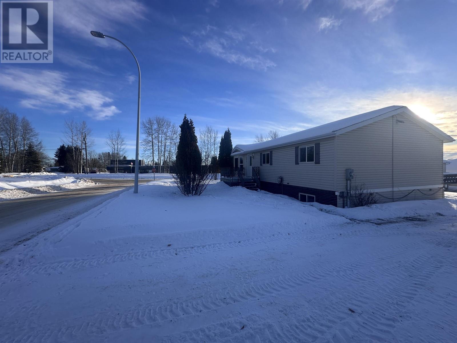 5217 45 Street Property Photo 24