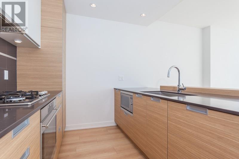 3302 4688 Kingsway Property Photo 2