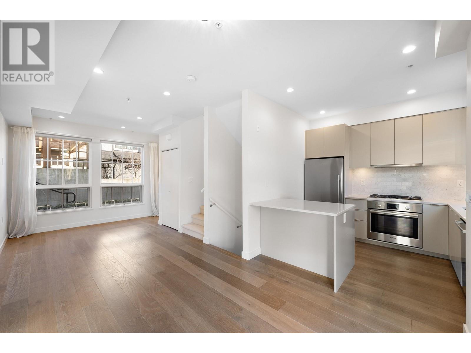7909 Oak Street Property Photo 1