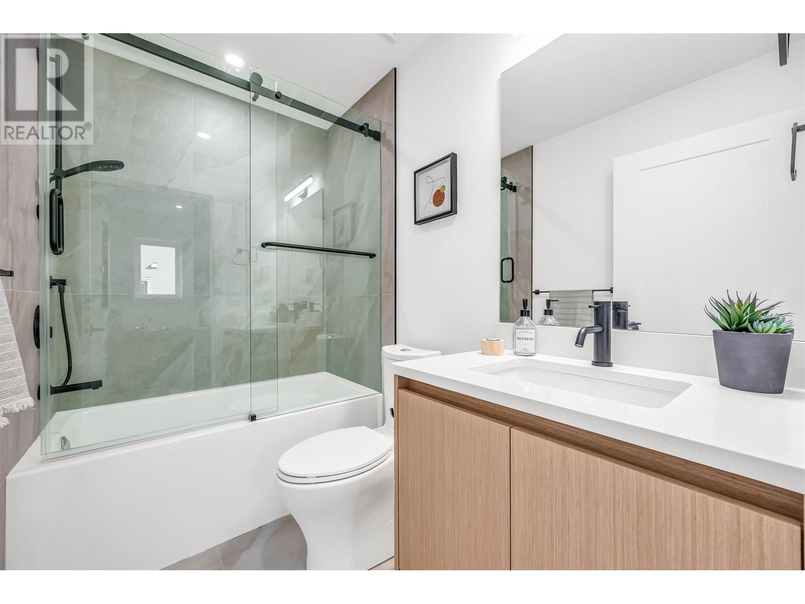 6815 Oak Street Property Photo 10