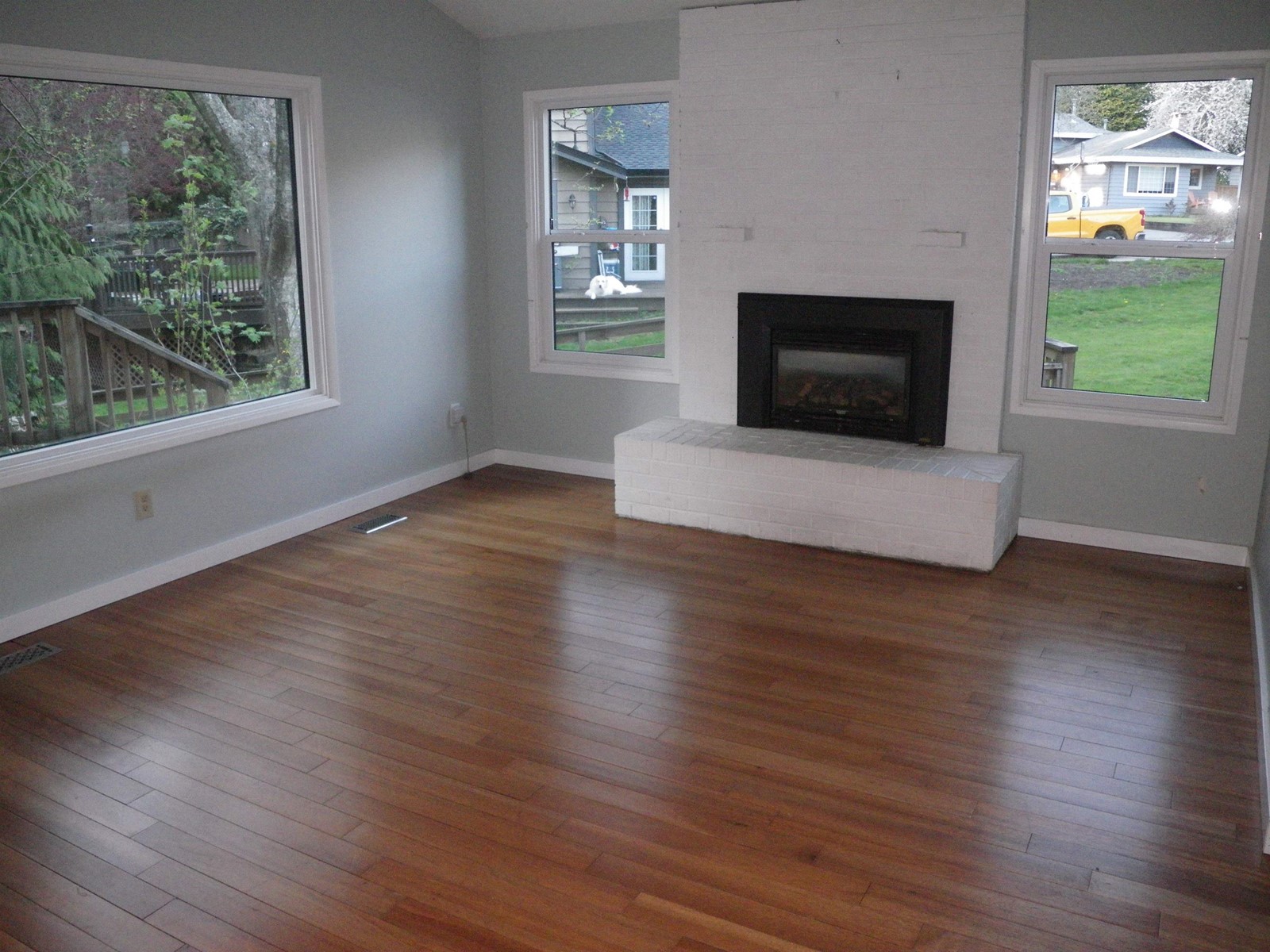 20228 49 Avenue Property Photo 3